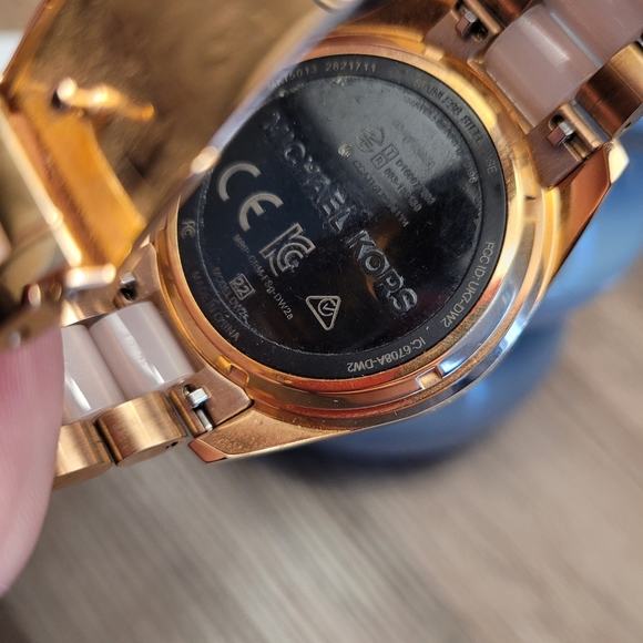 Michael Kors Smart Watch - Picture 4 of 6